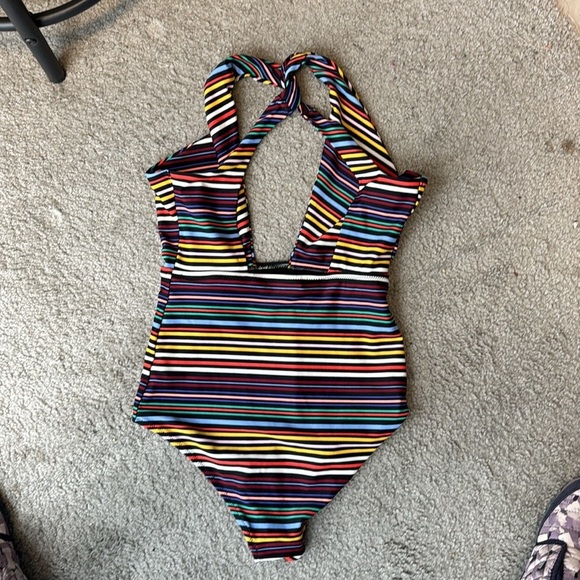 Old Navy twisted halter one piece swimsuit  chic striped comfortable - Picture 5 of 9
